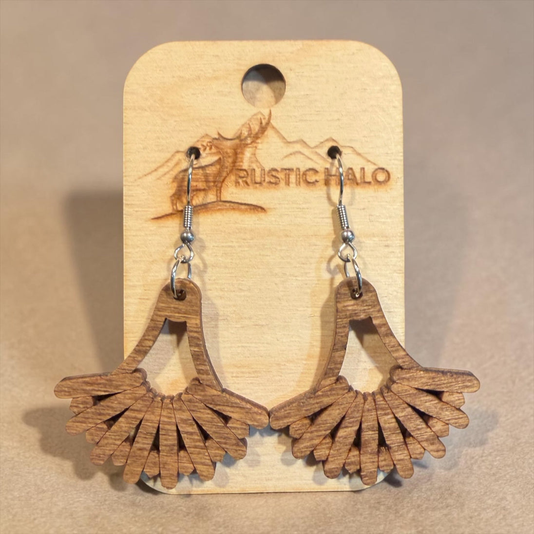 Dainty Fanned Hoop - Rustic Halo