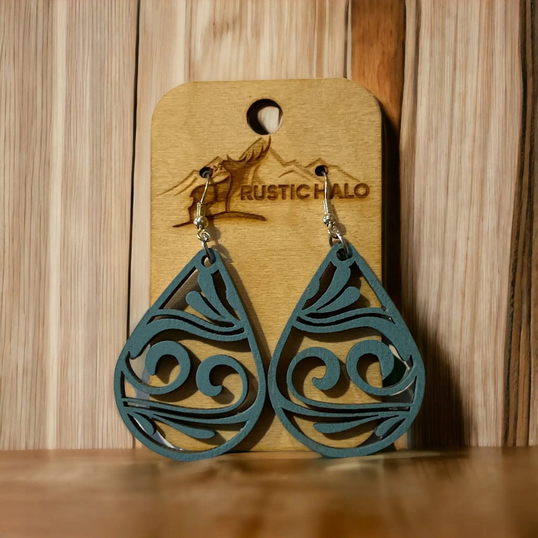 Ocean Waves Teardrop - Rustic Halo